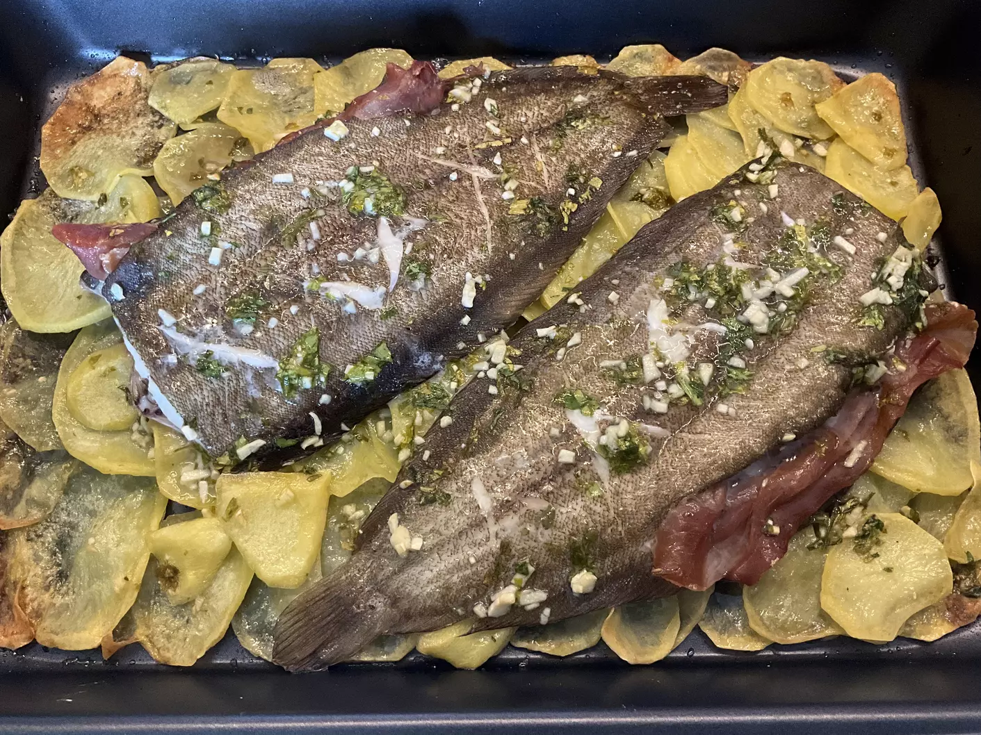 Foto de Pescado al horno con patatas y jamón